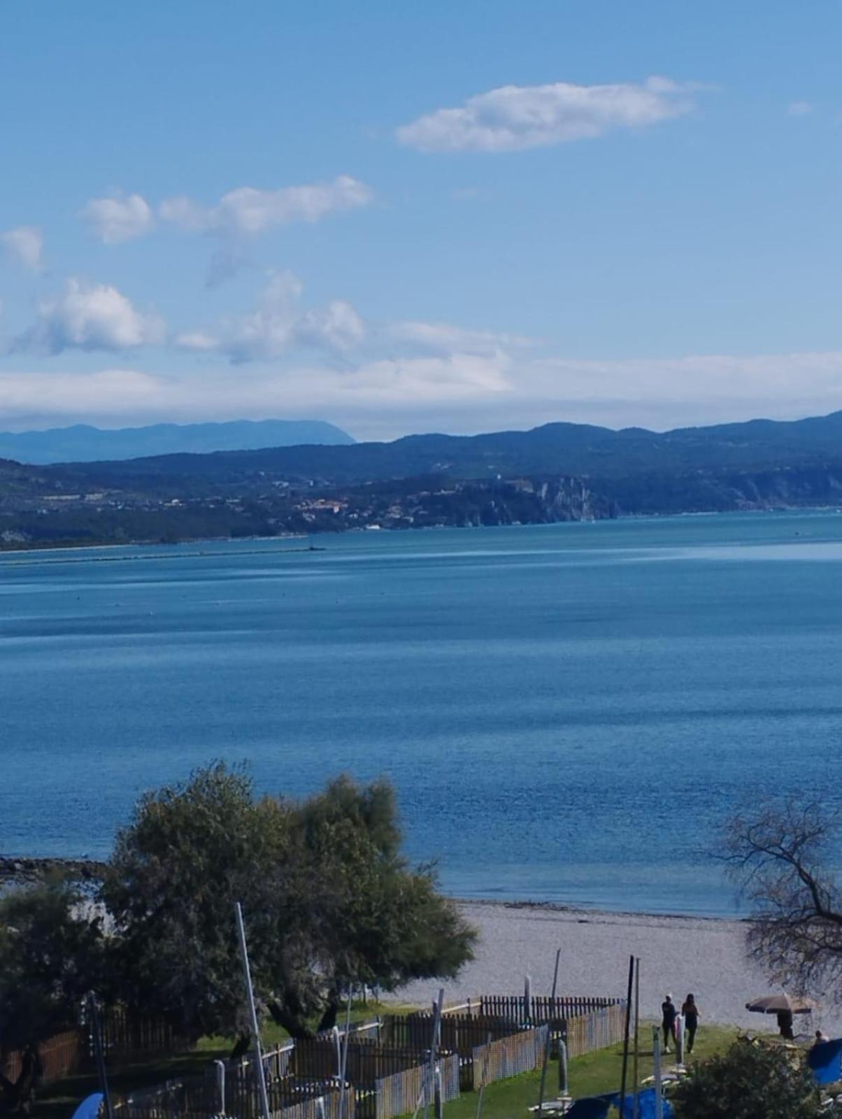 Appartamento Luxury Vista Mare Per 6 Persone A Марина-Юлиа Экстерьер фото
