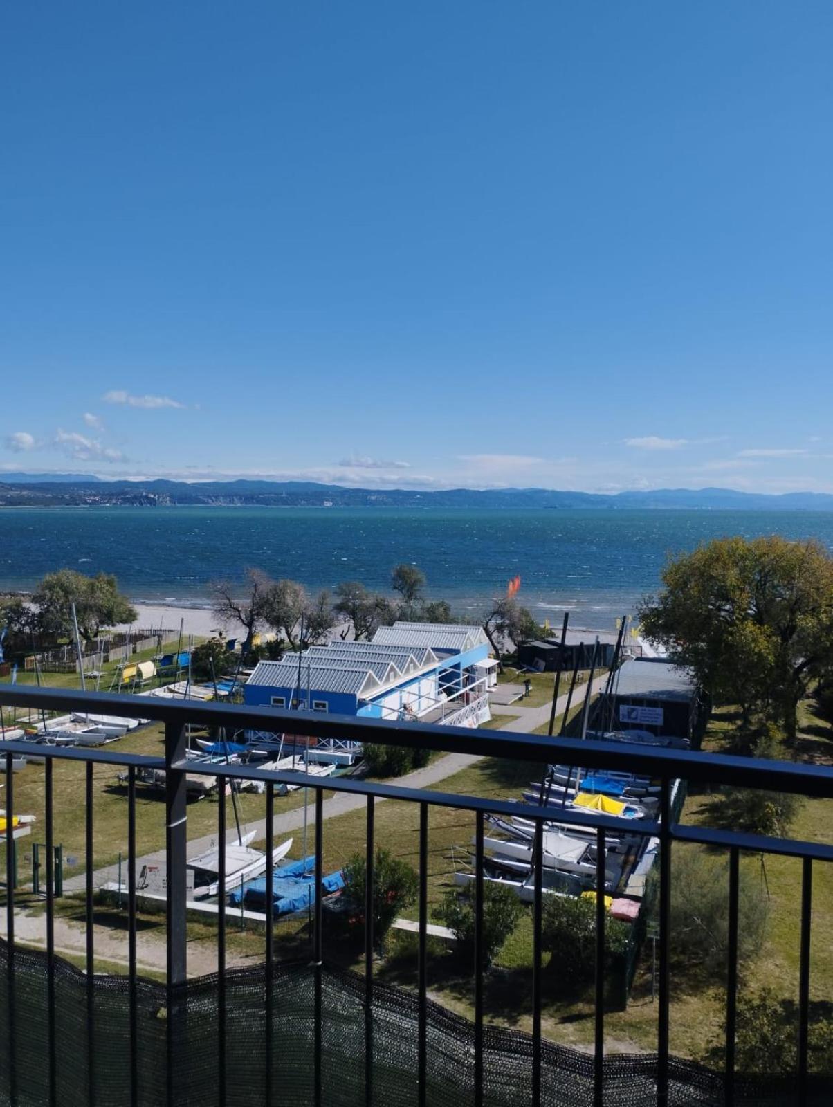 Appartamento Luxury Vista Mare Per 6 Persone A Марина-Юлиа Экстерьер фото