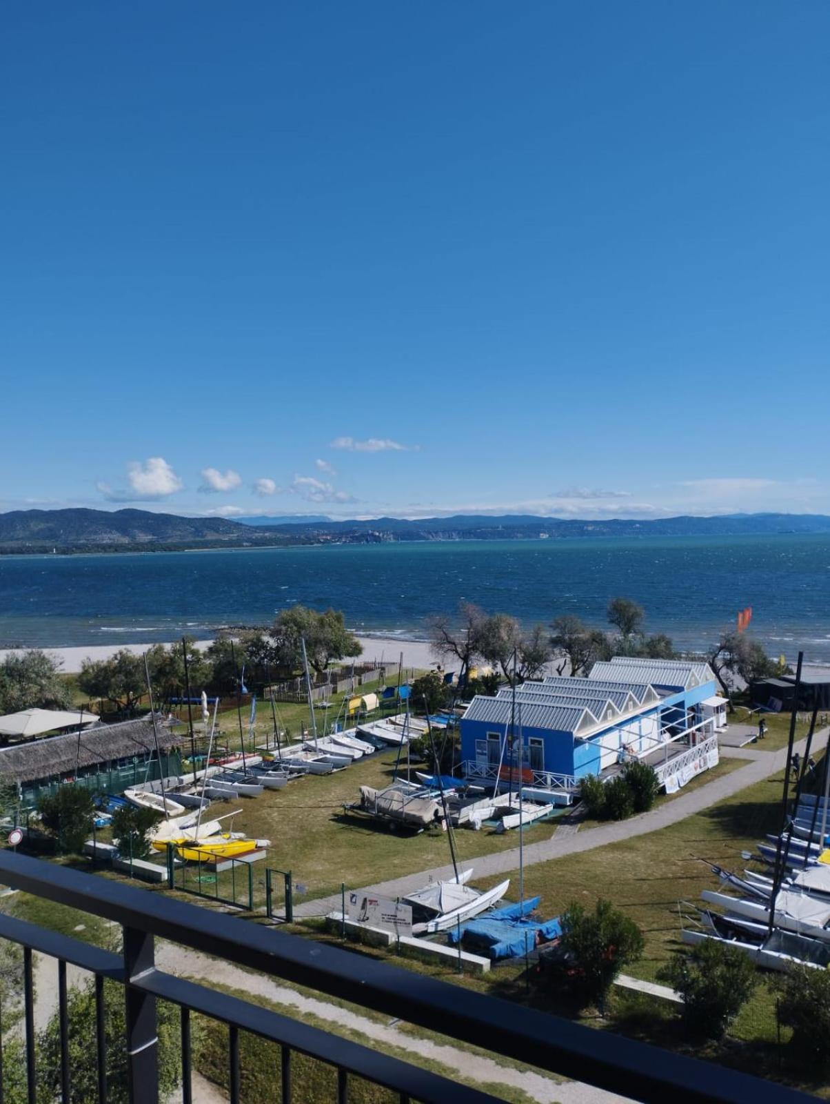 Appartamento Luxury Vista Mare Per 6 Persone A Марина-Юлиа Экстерьер фото